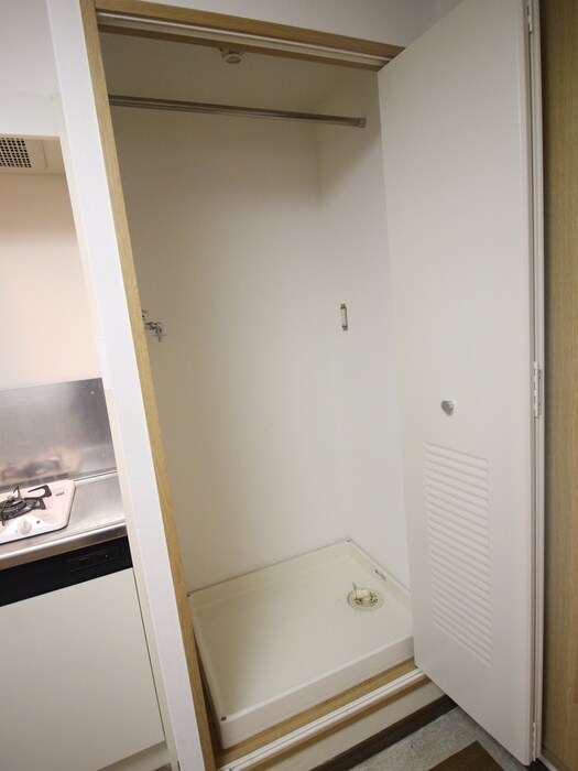 物件内観写真11　(洗濯機置場)