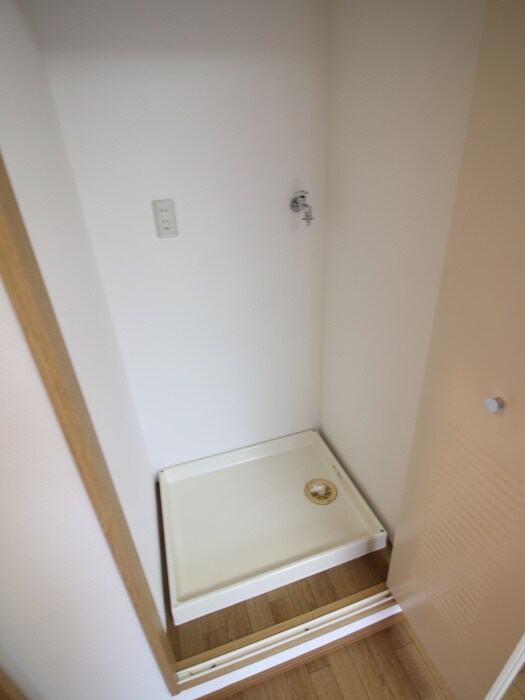 物件内観写真13　(洗濯機置場)