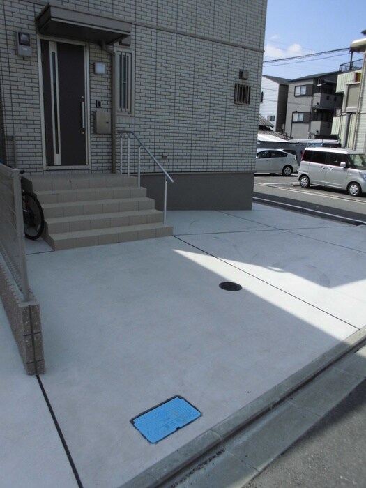 物件外観写真3　(駐車場)