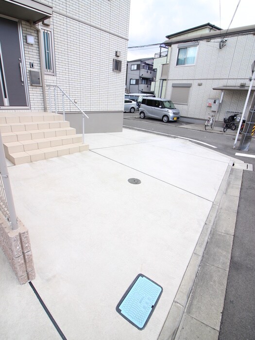 物件外観写真5　(駐車場)