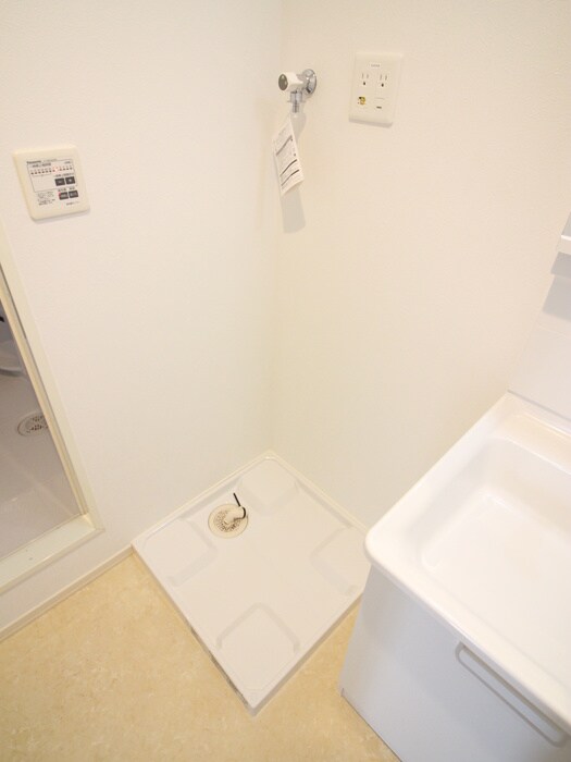 物件内観写真12　(洗濯機置場)