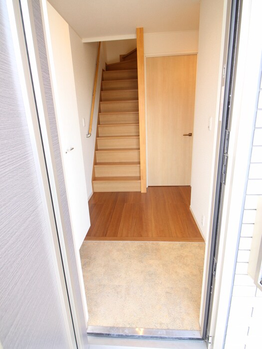 物件内観写真22　(玄関)