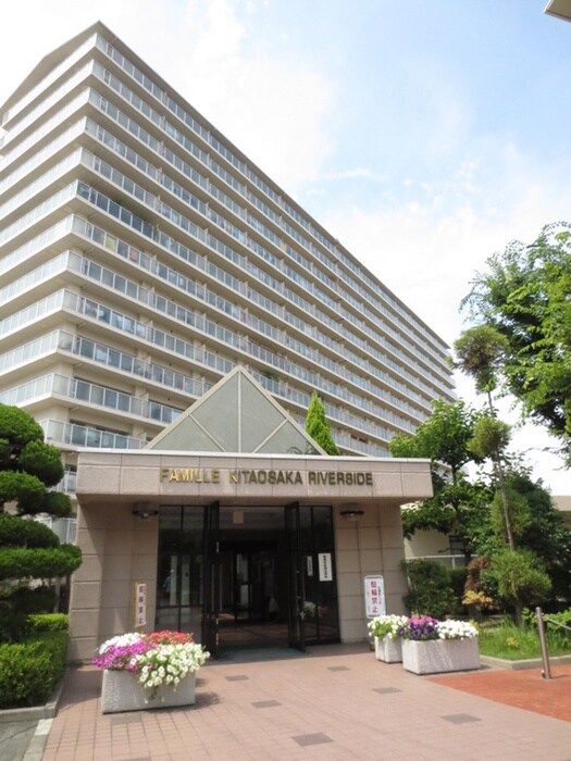 物件外観写真2　(エントランス部分)