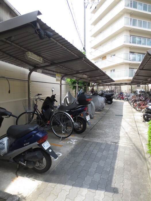 物件外観写真3　(駐輪場)