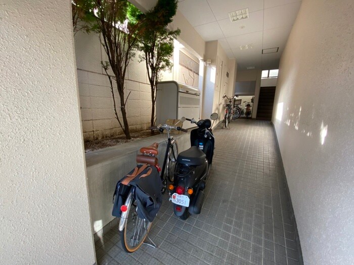 物件外観写真4　(駐輪場)