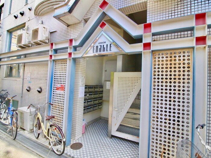 物件外観写真2　(エントランス部分)