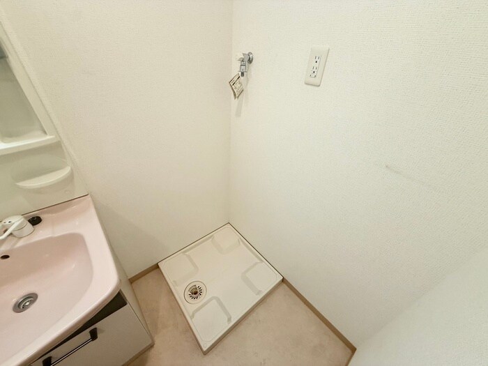 物件内観写真12　(洗濯機置場)