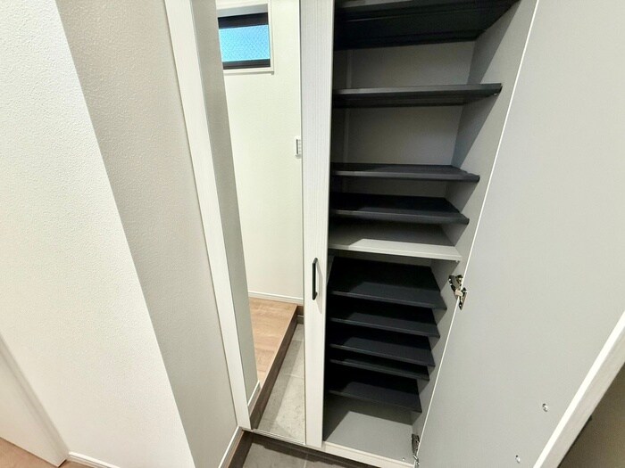 物件内観写真10　(靴箱)