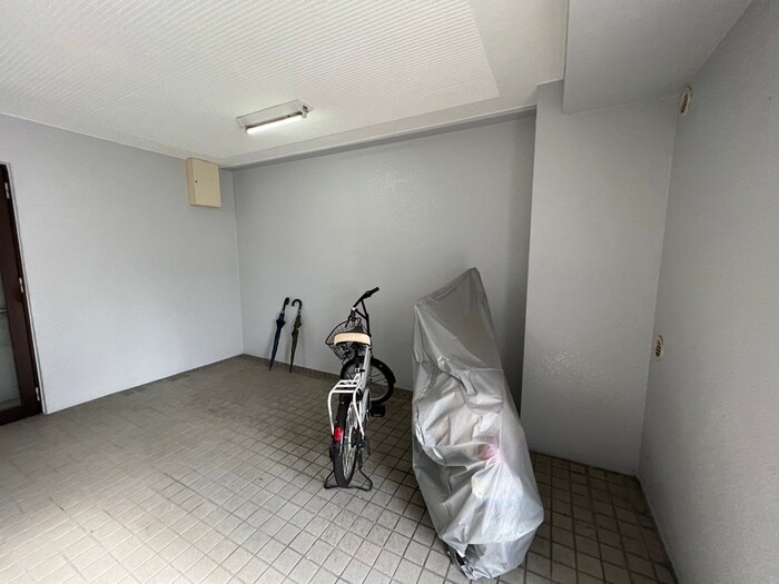物件外観写真3　(駐輪場)