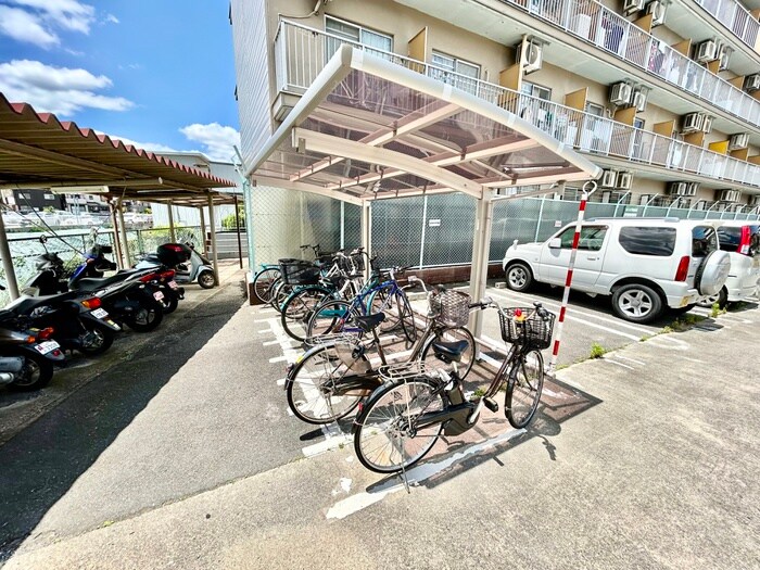 物件外観写真2　(駐輪場)