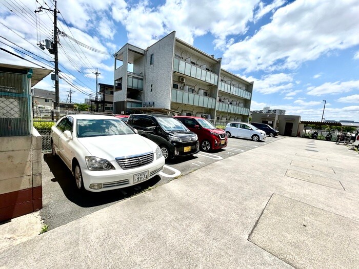 物件外観写真4　(駐車場)