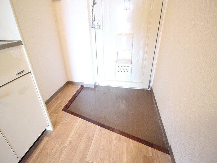 物件内観写真12　(玄関)