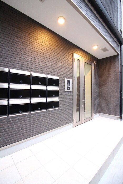 物件外観写真4　(エントランス部分)