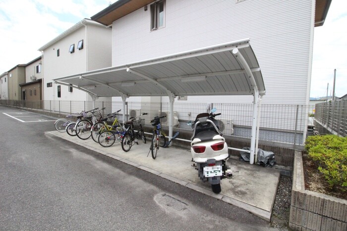 物件外観写真4　(駐輪場)