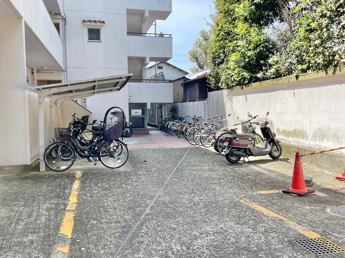 物件外観写真6　(駐輪場)