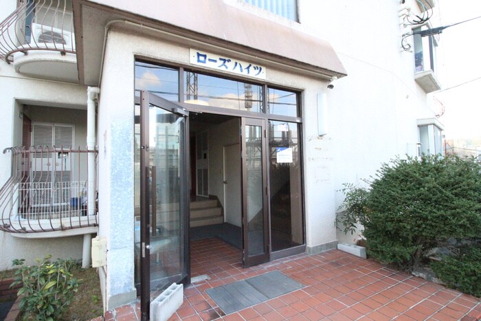 物件外観写真4　(エントランス部分)