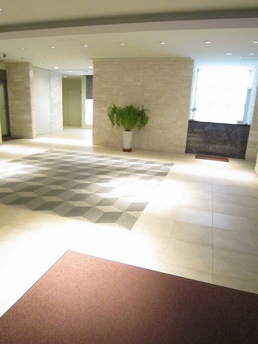 物件外観写真5　(エントランス部分)