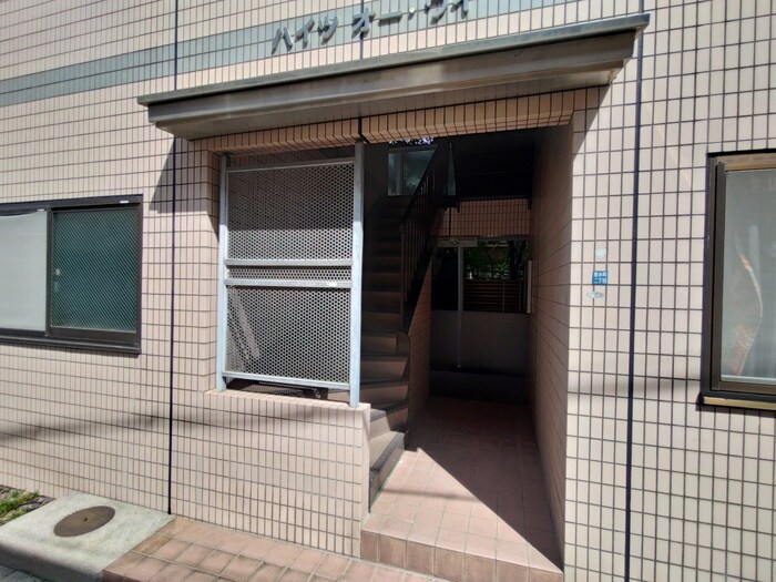 物件外観写真3　(エントランス部分)