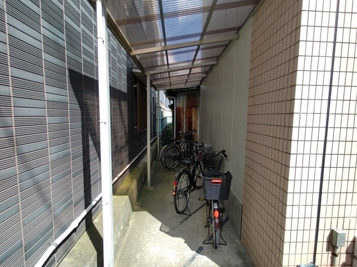 物件外観写真6　(駐輪場)