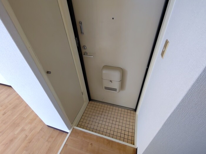 物件内観写真16　(玄関)