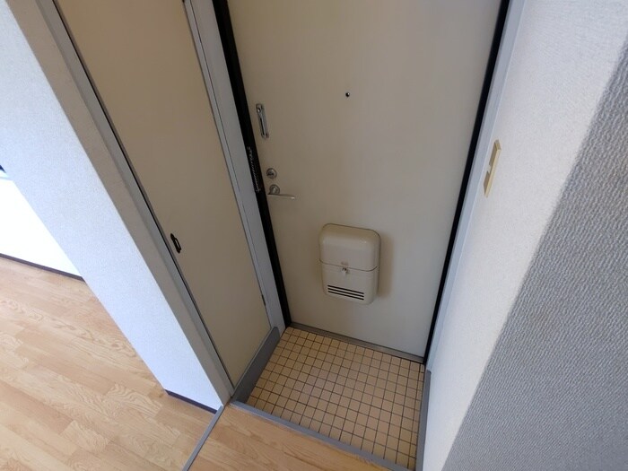 物件内観写真16　(玄関)