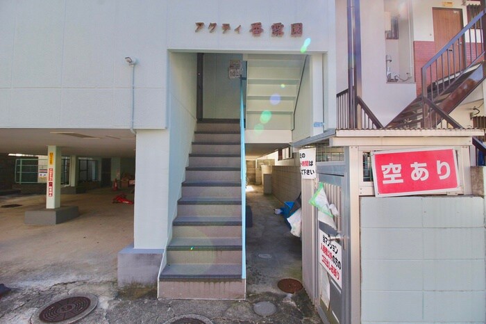 物件外観写真2　(エントランス部分)