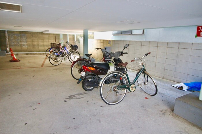 物件外観写真3　(駐輪場)