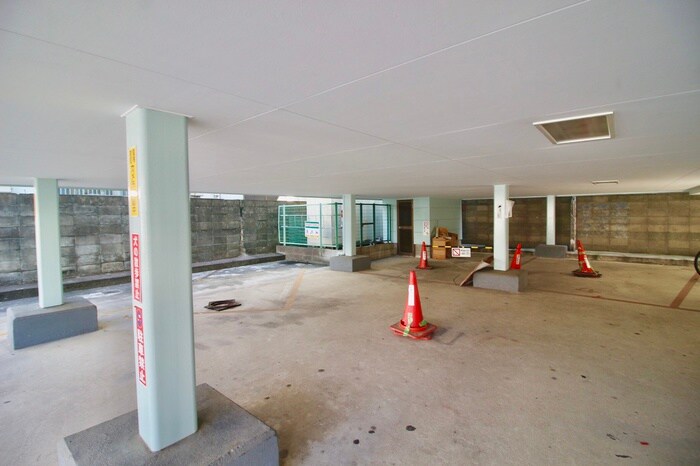 物件外観写真4　(駐車場)