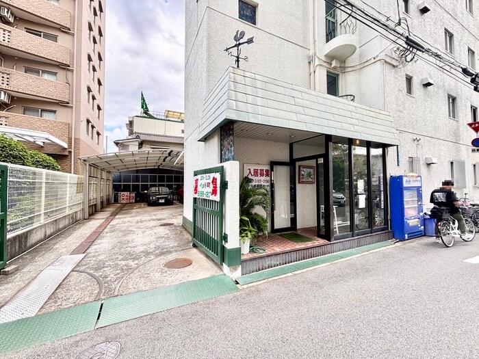 物件外観写真2　(エントランス部分)