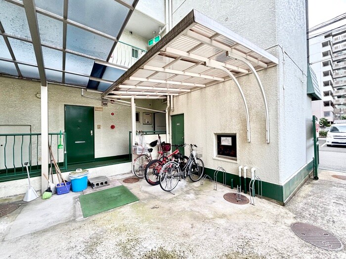 物件外観写真3　(駐輪場)