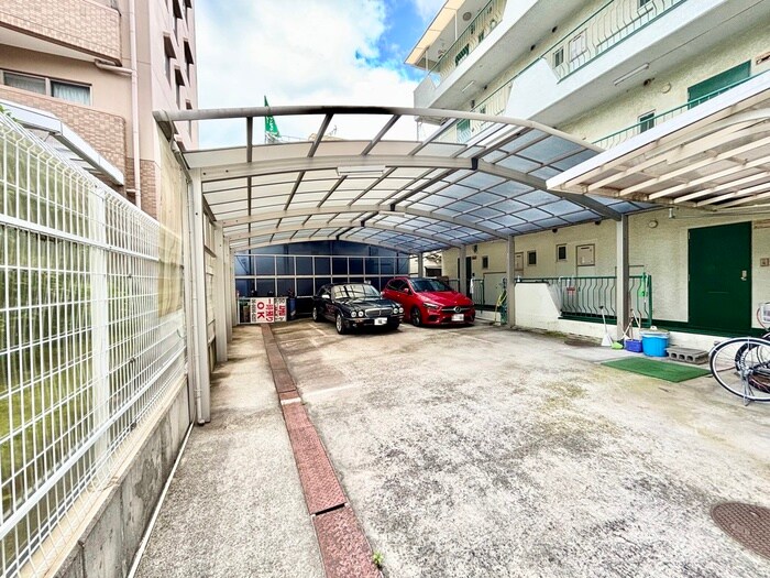 物件外観写真4　(駐車場)