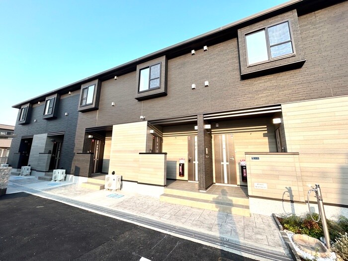 物件外観写真1　(エントランス部分)