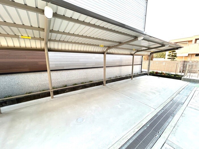 物件外観写真4　(駐輪場)