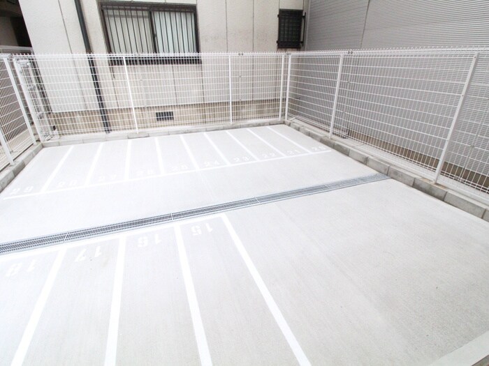 物件外観写真5　(駐輪場)