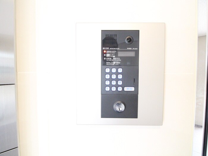 物件外観写真6　(エントランス部分)