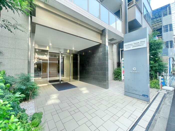 物件外観写真3　(エントランス部分)