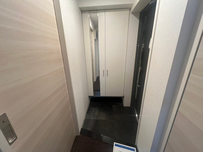 物件内観写真13　(玄関)