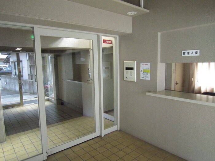 物件外観写真3　(エントランス部分)