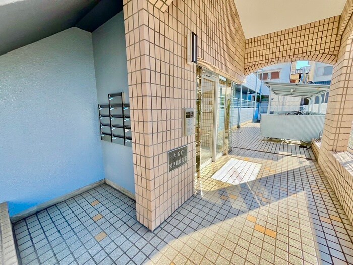 物件外観写真5　(エントランス部分)