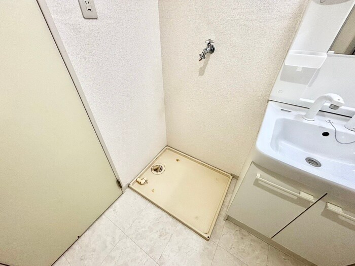 物件内観写真18　(洗濯機置場)