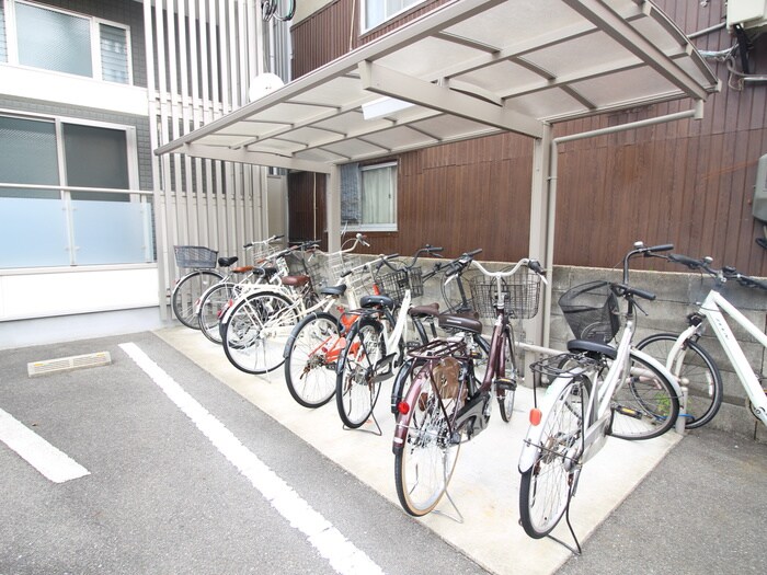 物件外観写真5　(駐輪場)