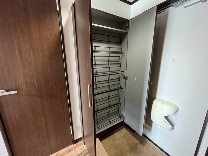 物件内観写真16　(靴箱)