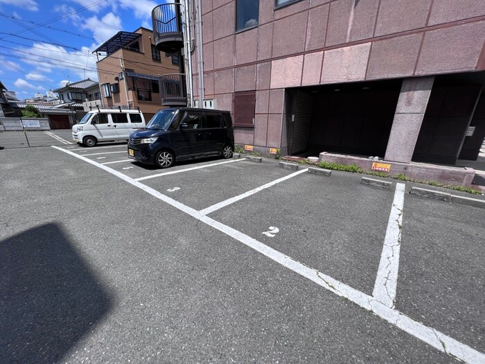 物件外観写真4　(駐車場)