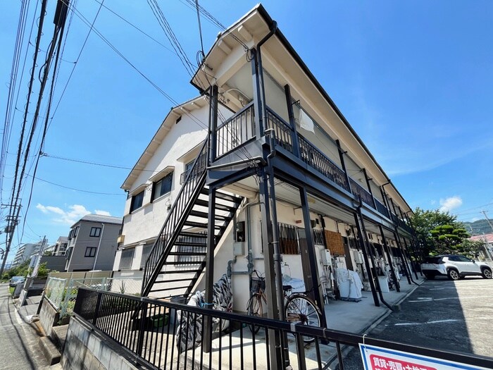 物件外観写真4　(エントランス部分)