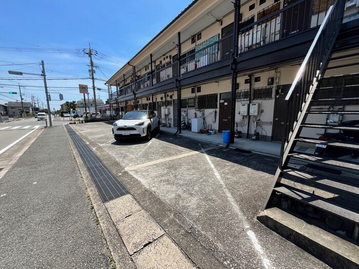 物件外観写真6　(駐車場)