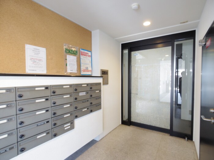 物件外観写真4　(エントランス部分)