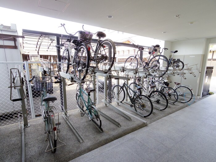 物件外観写真5　(駐輪場)