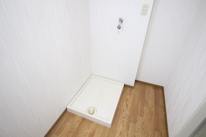 物件内観写真13　(洗濯機置場)