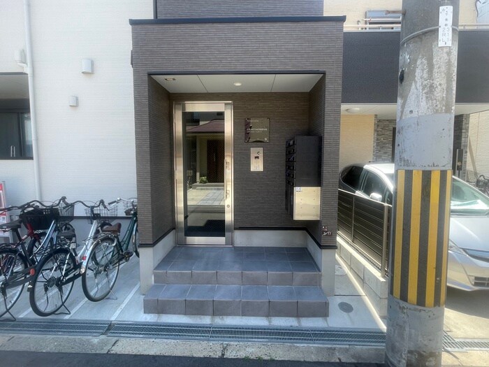 物件外観写真2　(エントランス部分)