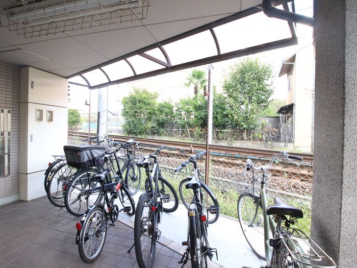 物件外観写真4　(駐輪場)